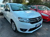 Usata Dacia Sandero Lauréate 72 CV (52 kW) 2015 Bianco Berlina