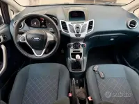 Usata Ford Fiesta 82 CV (60 kW) 2012 Grigio Berlina