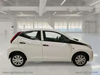 Usata Toyota Aygo Connect Style 72 CV (52 kW) 2021 Bianco Utilitaria