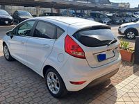 Usata Ford Fiesta Titanium 71 CV (52 kW) 2012 Bianco Utilitaria