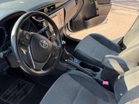 Usata Toyota Auris Lounge 112 CV (82 kW) 2016 Bianco Station wagon