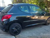Usata Peugeot 207 68 CV (50 kW) 2012 Nero Berlina