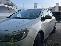 Usata Opel Astra 100 CV (73 kW) 2012 Berlina