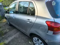 Usata Toyota Yaris 69 CV (50 kW) 2009 Grigio Utilitaria