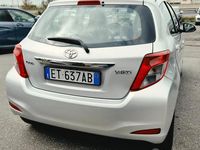 Usata Toyota Yaris Lounge 69 CV (50 kW) 2014 Grigio Utilitaria