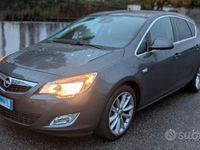Usata Opel Astra 140 CV (102 kW) 2012 Grigio Berlina