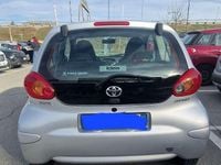 Usado Toyota Aygo 68 HP (50 kW) 2009 Prateado Citadino