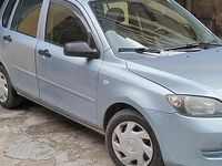 Usata Mazda 2 68 CV (50 kW) 2003 Grigio Utilitaria