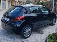 Usata Peugeot 208 Active 82 CV (60 kW) 2017 Nero Utilitaria