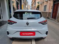 Begagnad Renault Clio V Evolution 101 HK (74 kW) 2024 Grå Sedan