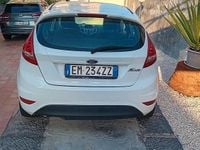 Usata Ford Fiesta 96 CV (70 kW) 2012 Bianco Utilitaria