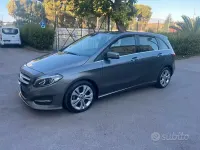 Käytetty Mercedes B180 Executive 109 HP (80 kW) 2019 Harmaa Tila-auto