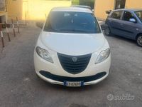 Usata Lancia Ypsilon 69 CV (50 kW) 2015 Bianco Utilitaria