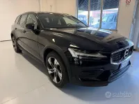 Usata Volvo V60 CC Plus 197 CV (144 kW) 2022 Nero Station wagon