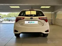 Usata Toyota Yaris Hybrid Business Edition 101 CV (74 kW) 2019 Bianco Berlina