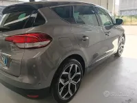 Usata Renault Scénic IV Intens 140 CV (102 kW) 2021 Grigio Monovolume