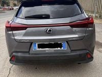 Usata Lexus UX 250h Luxury Line 184 CV (135 kW) 2019 Grigio SUV