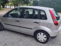 Usata Ford Fiesta Ghia 75 CV (55 kW) 2003 Grigio Utilitaria