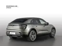 Usata Porsche Macan 330 kW (449 CV) 2024 Verde aventurine metallizzato SUV
