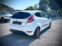 Usata Ford Fiesta 68 CV (50 kW) 2009 Bianco Berlina