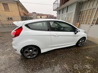 Usata Ford Fiesta ST 182 CV (133 kW) 2016 Bianco Berlina