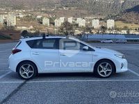 Usata Toyota Auris Hybrid Lounge 99 CV (72 kW) 2014 Bianco Utilitaria
