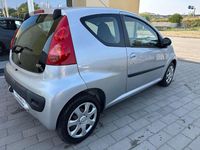 Usata Peugeot 107 68 CV (50 kW) 2009 Argento Utilitaria