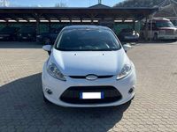 Usata Ford Fiesta 90 CV (66 kW) 2009 Bianco Utilitaria