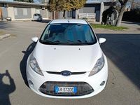 Usata Ford Fiesta Titanium 82 CV (60 kW) 2011 Bianco Utilitaria