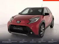 Usata Toyota Aygo X Lounge 72 CV (52 kW) 2022 Chili red & black met SUV