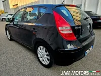 Usata Hyundai i30 Comfort 109 CV (80 kW) 2010 Nero metallizzato Utilitaria