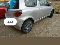 Usata Toyota Yaris Sol 68 CV (50 kW) 1999 Grigio Berlina