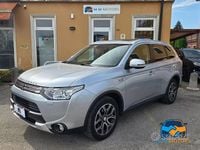 Usata Mitsubishi Outlander P-HEV Instyle 121 CV (88 kW) 2015 Grigio SUV
