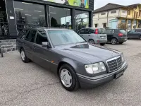 Usata Mercedes E200 Elegance 136 CV (100 kW) 1994 Grigio Station wagon