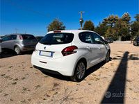 Usata Peugeot 208 74 CV (54 kW) 2017 Bianco Utilitaria
