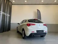 Usata Alfa Romeo Giulietta Distinctive 105 CV (77 kW) 2015 Bianco Utilitaria