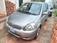 Usata Toyota Yaris 75 CV (55 kW) 2003 Grigio Berlina