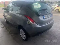 Usata Lancia Ypsilon 80 CV (58 kW) 2013 Grigio Utilitaria