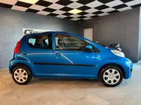 Usata Peugeot 107 68 CV (50 kW) 2011 Blu Utilitaria