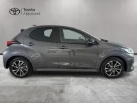 Usata Toyota Yaris Hybrid Lounge 92 CV (67 kW) 2022 Grigio Berlina