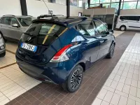 Usata Lancia Ypsilon Platinum 69 CV (50 kW) 2015 Blu/azzurro Utilitaria