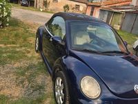 Usata VW New Beetle 105 CV (77 kW) 2005 Blu Utilitaria