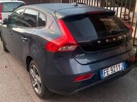 Usata Volvo V40 Momentum 120 CV (88 kW) 2017 Blu Berlina