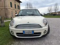 Usata Mini Cooper D 109 CV (80 kW) 2010 Beige Utilitaria