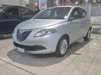 Usata Lancia Ypsilon Silver 69 CV (50 kW) 2015 Argento Utilitaria