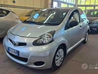 Usata Toyota Aygo Sol 68 CV (50 kW) 2010 Grigio Utilitaria