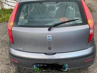 Usata Fiat Punto 75 CV (55 kW) 2004 Grigio Berlina