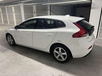 Gebraucht Volvo V40 Business Edition 114 PS (83 kW) 2013 Weiß Limousine