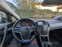 Usata Opel Astra GTC 110 CV (80 kW) 2013 Berlina