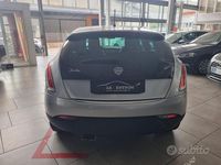 Usado Lancia Delta 190 CV (139 kW) 2011 Gris Utilitario